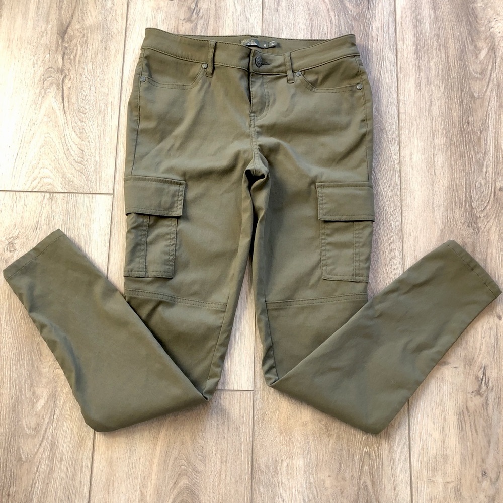 Prana skinny leg pant. Size 6.